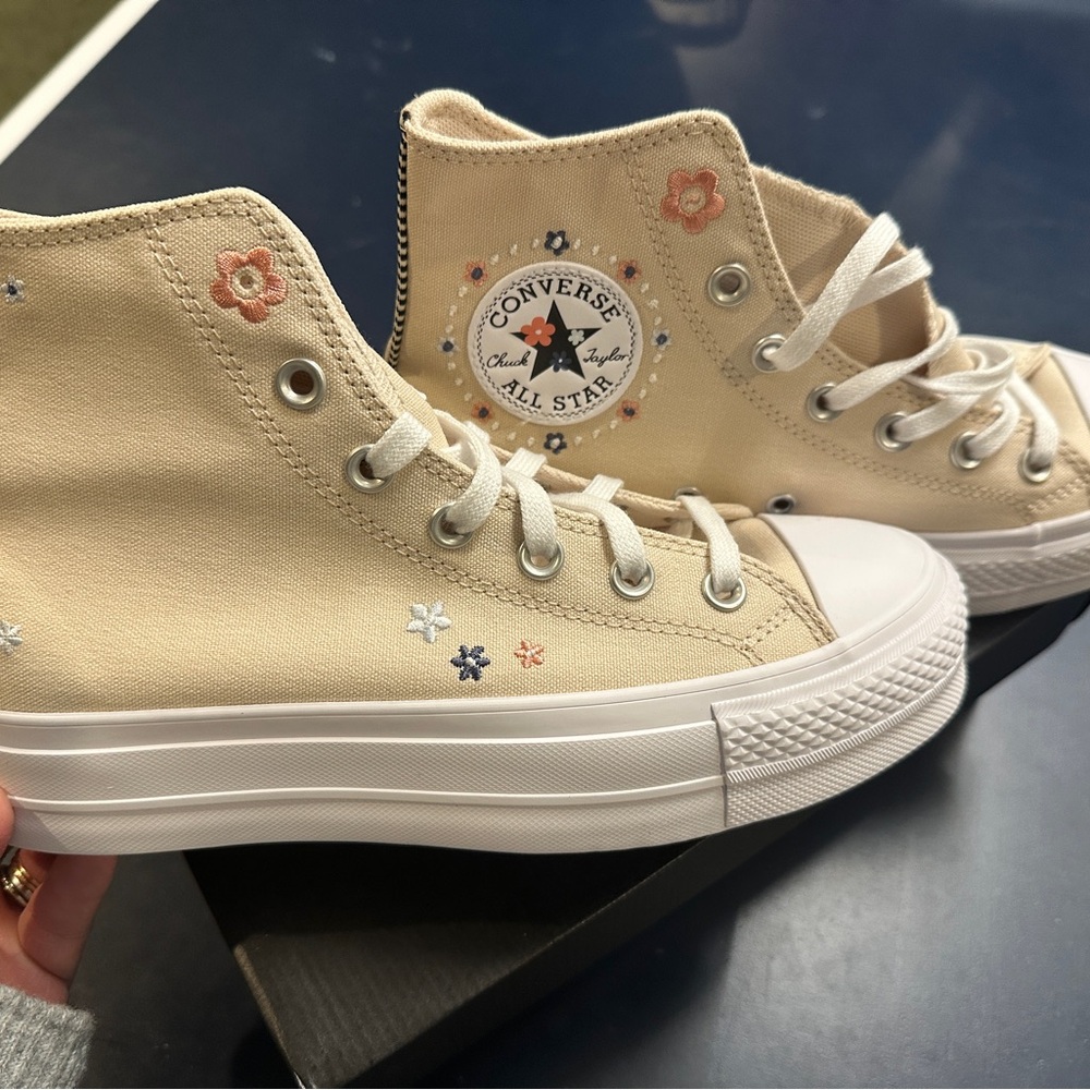 NIB Converse Women's Platform High Top Sneakers - Cream Fruit